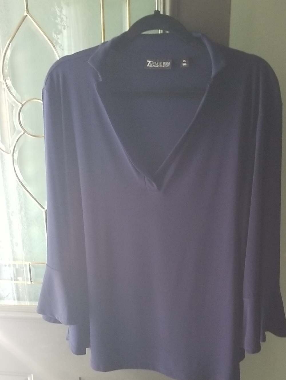 New York And Company Casual Navy V-Neck Women’s Top